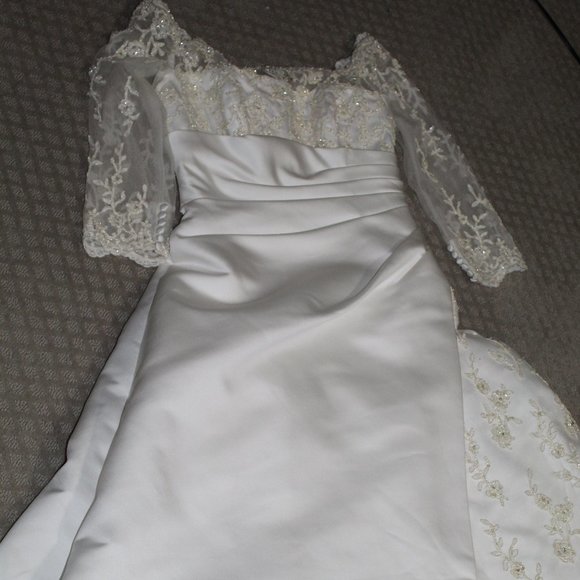 Private Collection Ivory and Gold Embroidered Lace Applique Beaded Wedding Gown - Picture 1 of 13